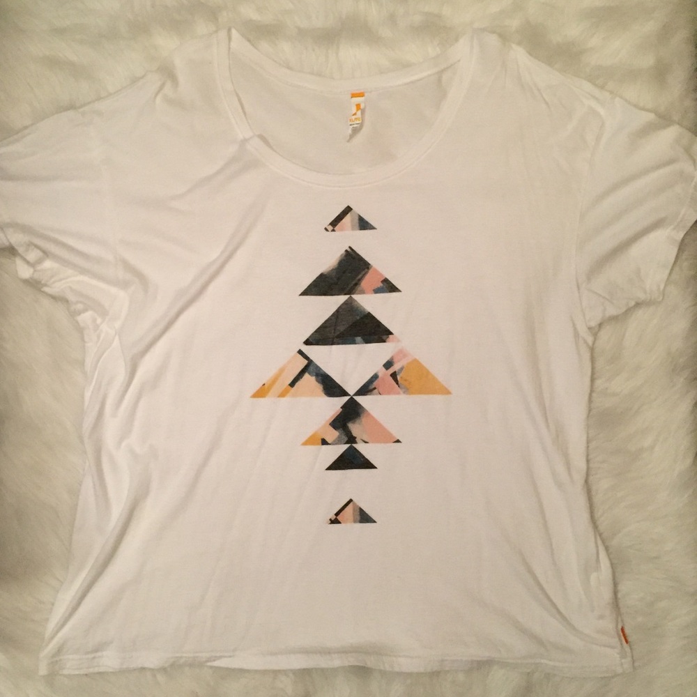 5/$25 Lucy geometric triangle design top